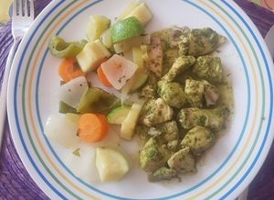 Una foto de Filete de pescado con salsa de perejil y limón