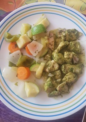 Una foto de Filete de pescado con salsa de perejil y limón