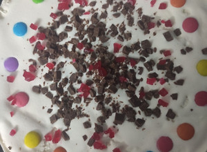 A picture of Oreo ice cream cake.