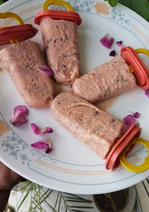 A picture of Rose kulfi/ gulkand kulfi.