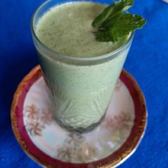 A picture of Energizing Cucumber Mint Smoothie.