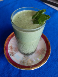 A picture of Energizing Cucumber Mint Smoothie.