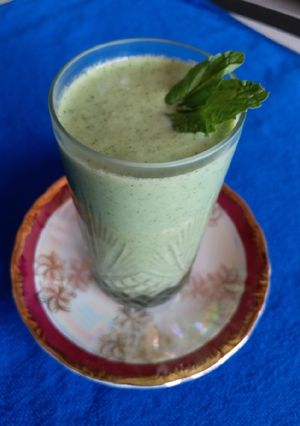 A picture of Energizing Cucumber Mint Smoothie.