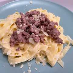 Una foto de Fettuccine Alfredo con longaniza