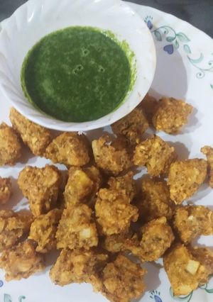 आलू के पकौड़े (aloo ke pakode recipe in Hindi) रेसिपी मुख्य फोटो