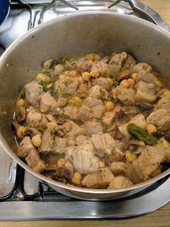 Una foto de Costillas de cerdo al curry con garbanzos