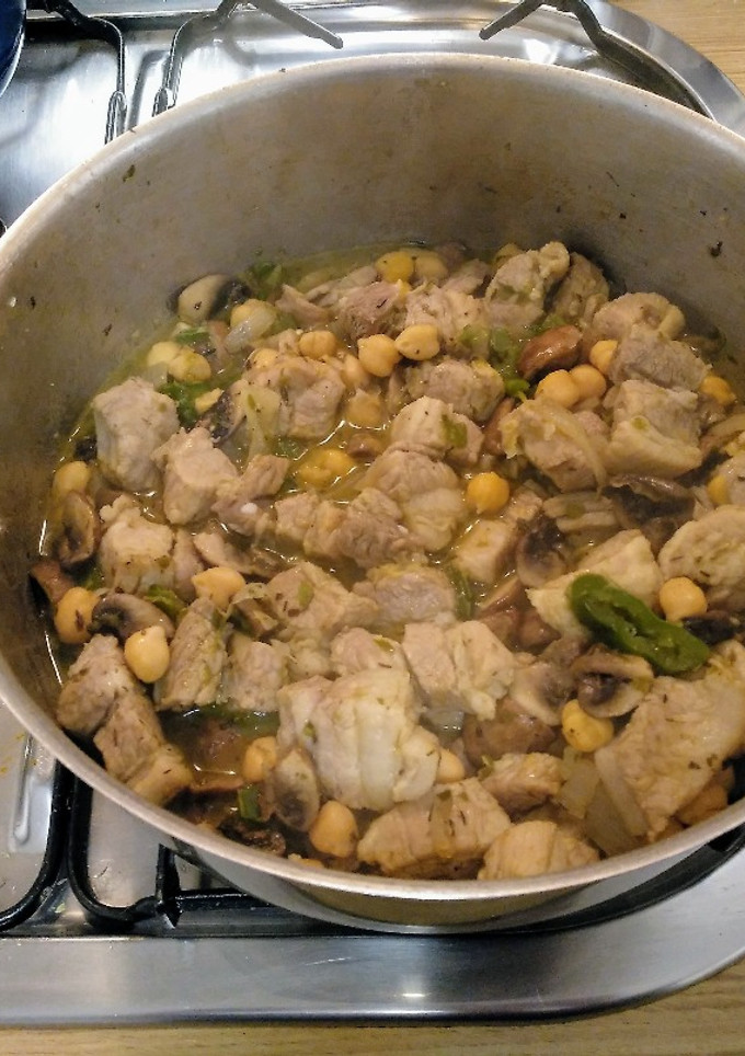 Una foto de Costillas de cerdo al curry con garbanzos