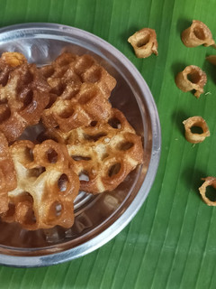 அச்சு முறுக்கு(acchu murukku recipe in tamil) செய்முறை முக்கிய புகைப்படம்