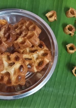 அச்சு முறுக்கு(acchu murukku recipe in tamil) செய்முறை முக்கிய புகைப்படம்