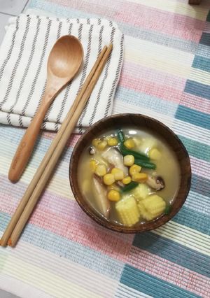 山中煮食・罐頭玉米蔬菜湯 的食譜成品照片