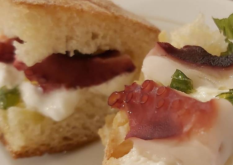 Crostoni di pane casereccio burrata e polpo, al basilico