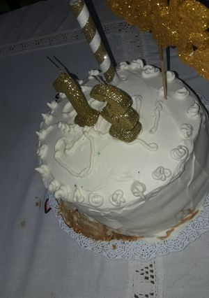 Una foto de Torta colorida con crema de limón