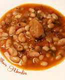 Alubias blancas con tomate, ajo y perejil