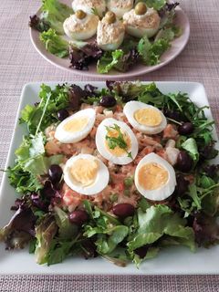 Una foto de Ensaladilla con atún y salsa cocktail