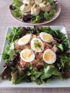Una foto de Ensaladilla con atún y salsa cocktail