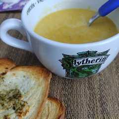 Una foto de Sopa de calabaza🥣🧅