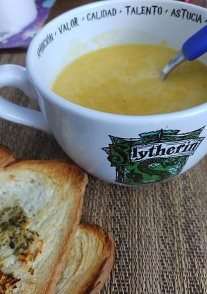 Una foto de Sopa de calabaza🥣🧅