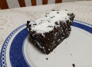 Una foto de Tarta "de Navidad" de almendra y algarroba, sin gluten y vegana🎄