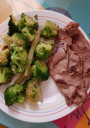 Una foto de Brócoli con ternera #Recetasdefindemes