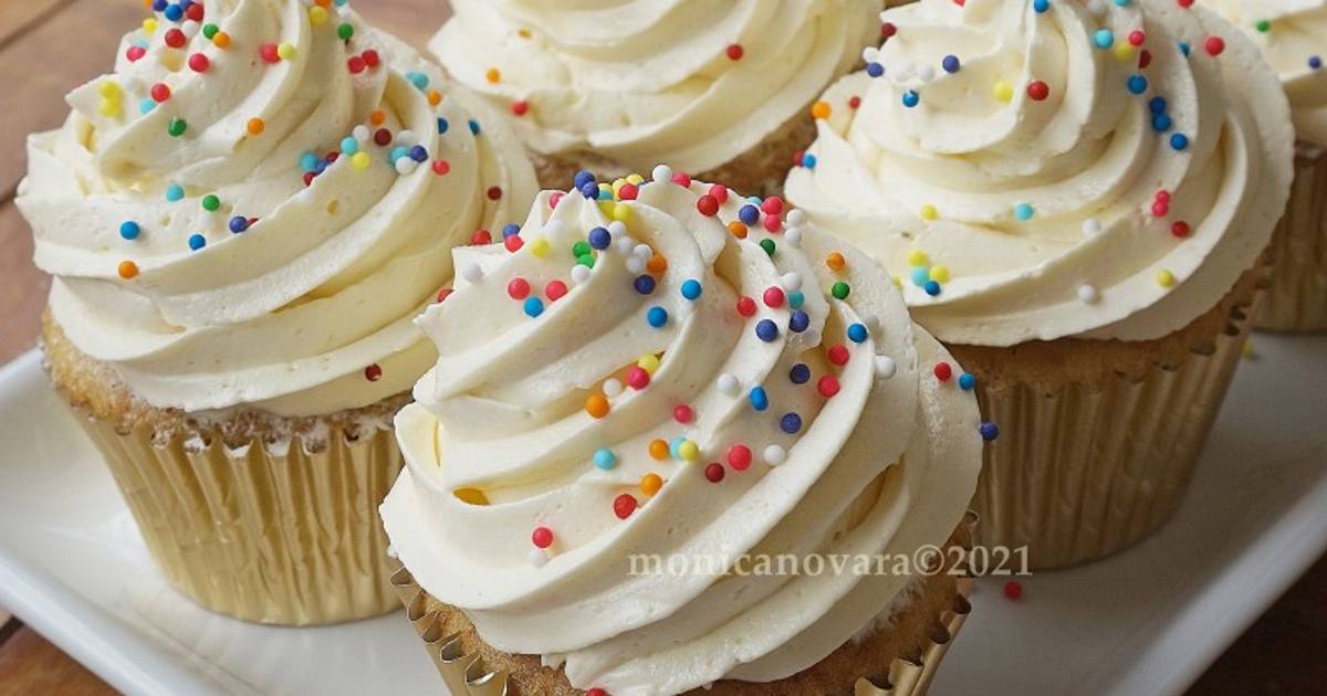 Resep Vanilla Cupcake (Moist And Fluffy) Oleh Monica Novara H. - Cookpad