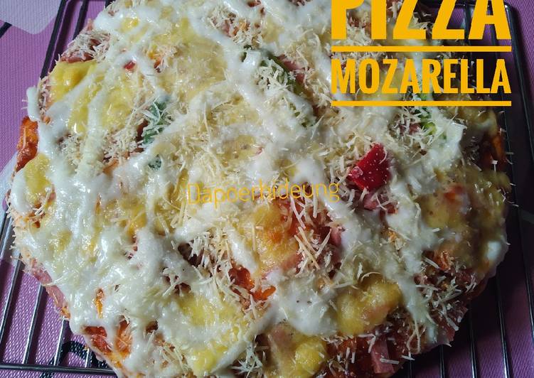 makanan Pizza mozzarella Jadi, Menggugah Selera