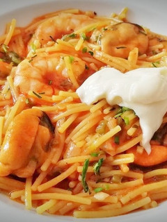 Una foto de Fideuá de fideo grueso con Mejillones y Langostinos