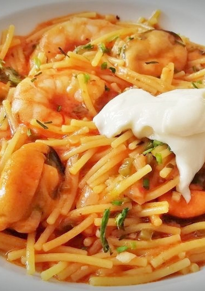 Una foto de Fideuá de fideo grueso con Mejillones y Langostinos