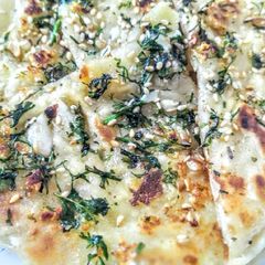 A picture of Cheese garlic naan.