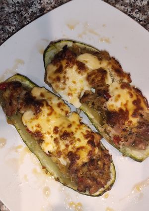 Una foto de Zucchini rellenos con pollo