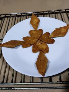 चटपट्या कुकीज (Cookies recipe in marathi) रेसिपी चे मुख्य फोटो 