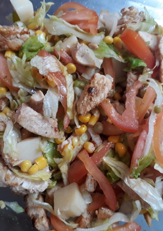 Una foto de Ensalada de pollo. Rica, sana y rápida!