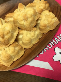 A picture of Our Scouts Cookie (Macadamia nuts cookies).