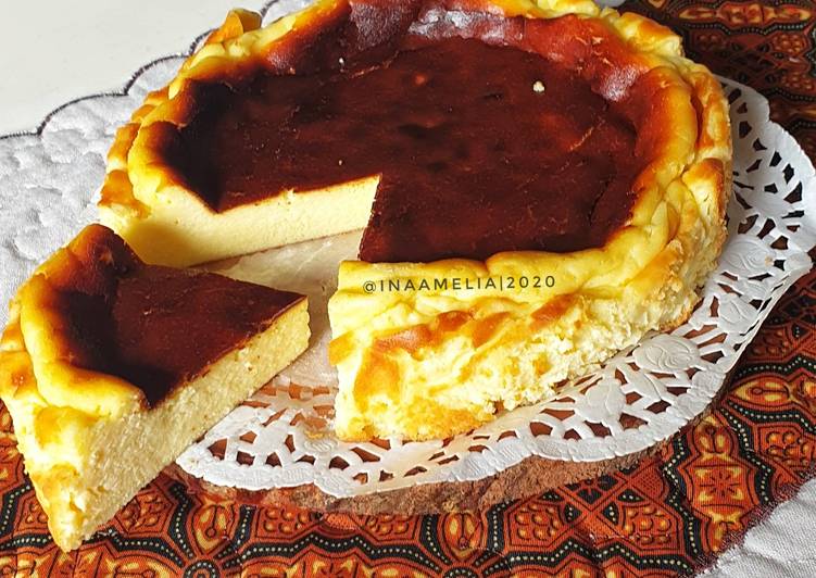 Langkah Mudah untuk Menyiapkan Basque Burnt Cheesecake Anti Gagal