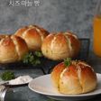 Korean cream cheese garlic bread