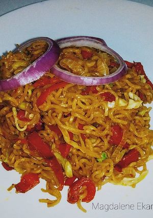 A picture of Soy sauce sautéed noodles.