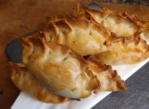 Foto principal de Empanadas de morcilla con queso feta y cebollino