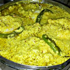 A picture of Prawn steamed in coconut and mustard sauce.