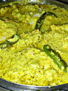 A picture of Prawn steamed in coconut and mustard sauce.