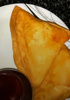 A picture of Cheese Samosa.