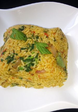 A picture of Jalop rice with spinach.