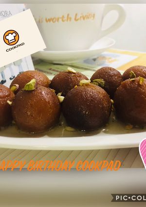 A picture of Gulab jamun.