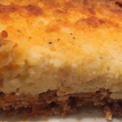 A picture of Cottage Pies with cheesy potato topping.