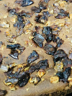 A picture of   Date with walnut cake.