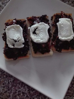 Una foto de Aperitivo de morcilla y cebolla caramelizada