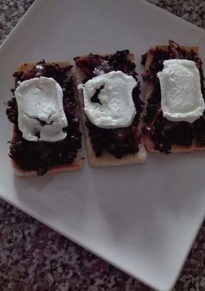 Foto principal de Aperitivo de morcilla y cebolla caramelizada