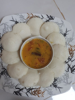 ઇડલી સંભાર (Idli Sambhar Recipe In Gujarati) રેસીપી મુખ્ય ફોટો
