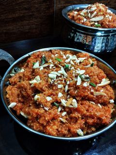 गाजर का हलवा (Gajar ka halwa recipe in hindi) रेसिपी मुख्य फोटो