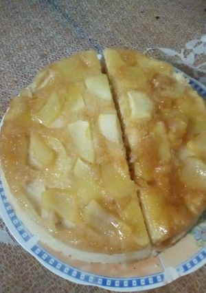 Una foto de Torta invertida de manzana en microondas (en solo 10 minutos)