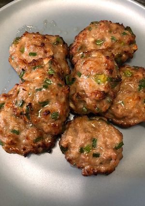 氣炸韭菜花肉餅 的食譜成品照片