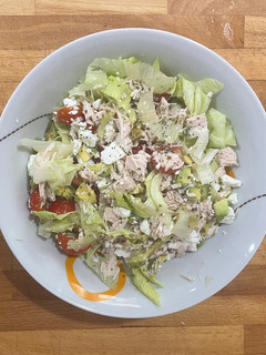 Una foto de Ensalada fresca de pollo